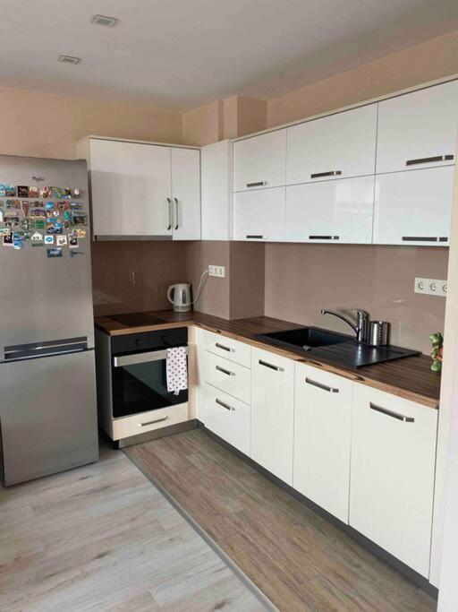 Sunny Spacious Apartment In A Great Location Kazanlŭk Exterior foto