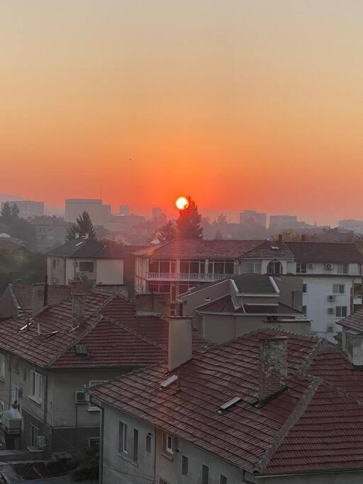 Sunny Spacious Apartment In A Great Location Kazanlŭk Exterior foto